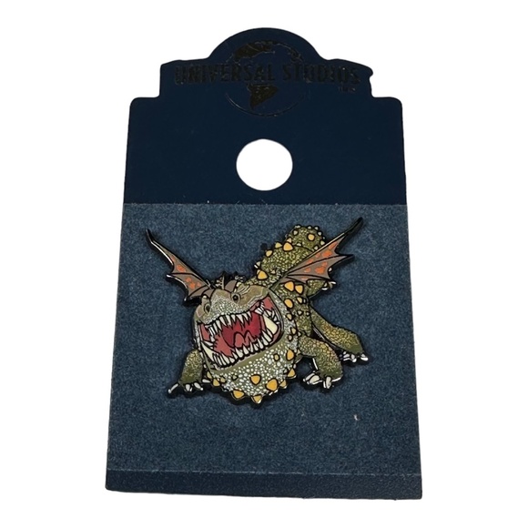 Universal Studios Dreamworks How To Train Your Dragon Gronckle Pin - Picture 1 of 1